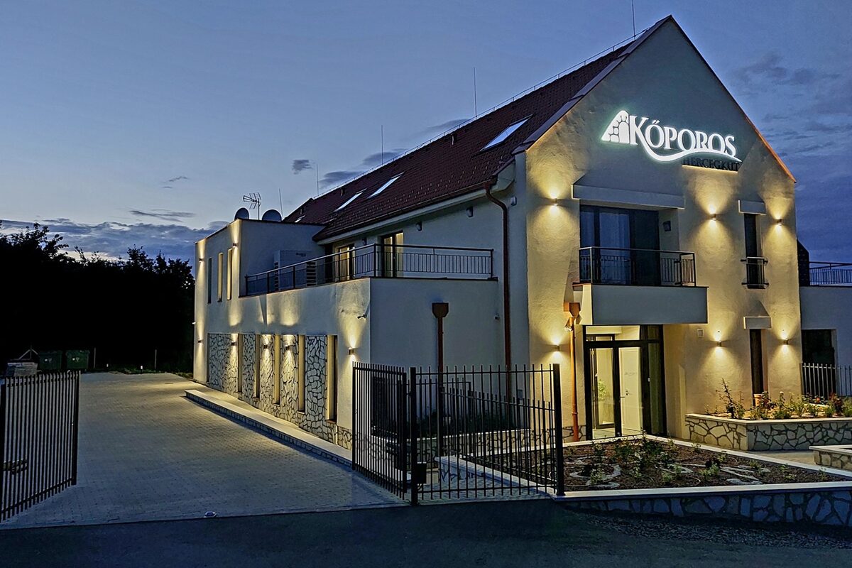 Éjszaka a Hotel Kőporosban