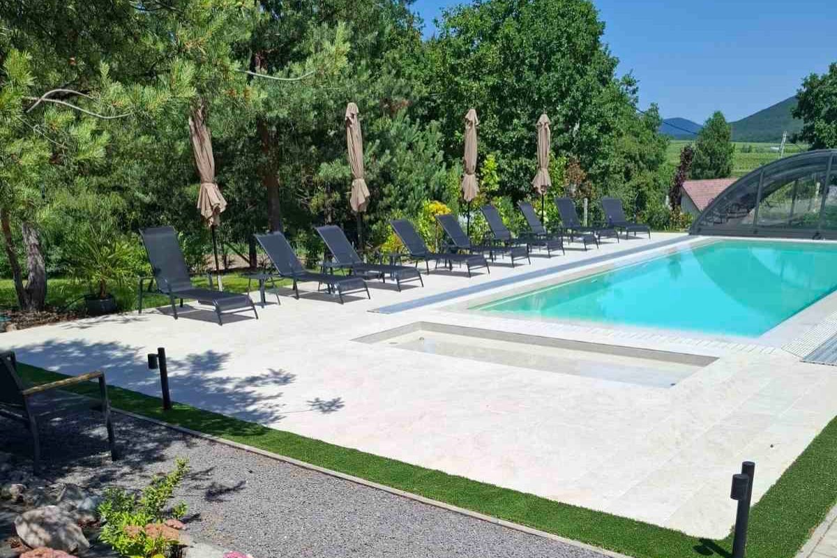 úszómedence hercegkút